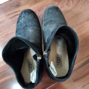 Ugg boots in black size 5 girls